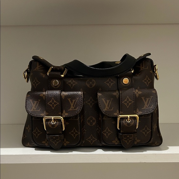 Louis Vuitton Handbags - Louis Vuitton Manhattan MM monogram with black leather